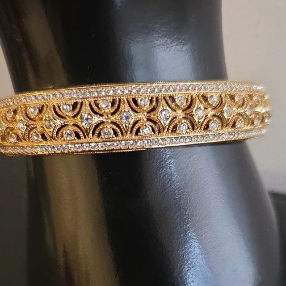 Elegant Gold Bangle Bracelet - Picture 3 of 6